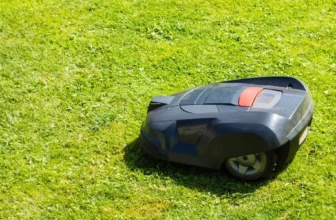 Vergleich von Poolrobotern, Staubsaugerrobotern und Rasenmähern für Hausbesitzer